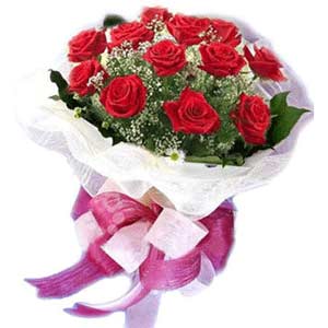  Kocaeli internetten çiçek siparişi  11 adet kırmızı güllerden buket modeli