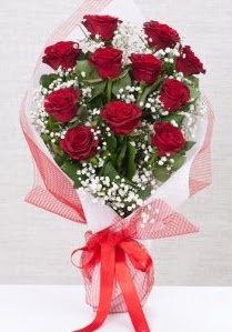 11 kırmızı gülden buket çiçeği  yurtiçi ve yurtdışı çiçek siparişi 