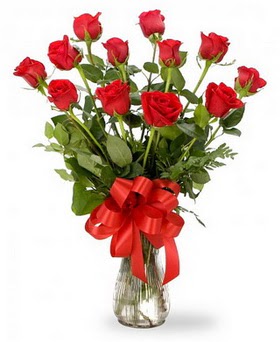  Kocaeli çiçek siparişi vermek  12 adet kırmızı güllerden vazo tanzimi