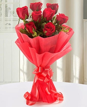 9 adet kırmızı gülden modern buket  hediye çiçek yolla 
